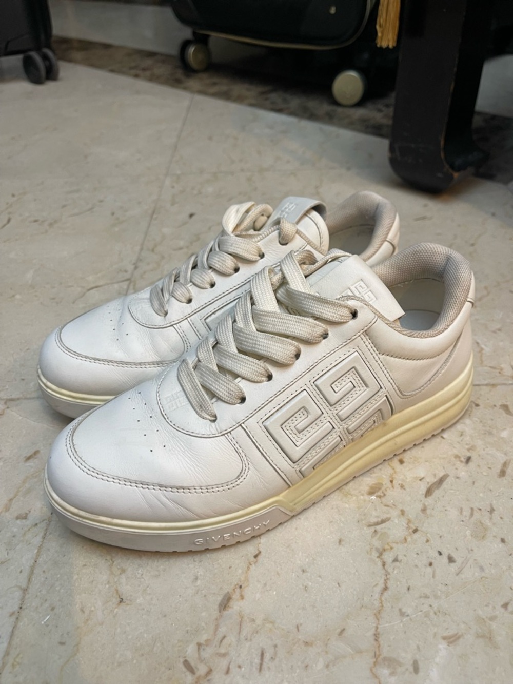 Givenchy White Leather Low-Top Sneakers G4